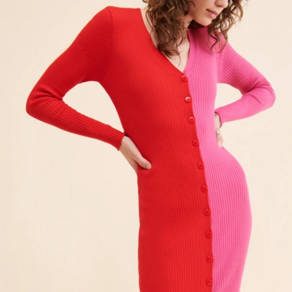 New NANETTE COLORBLOCKED MIDI DRESS IN RED - Picture 4 of 15